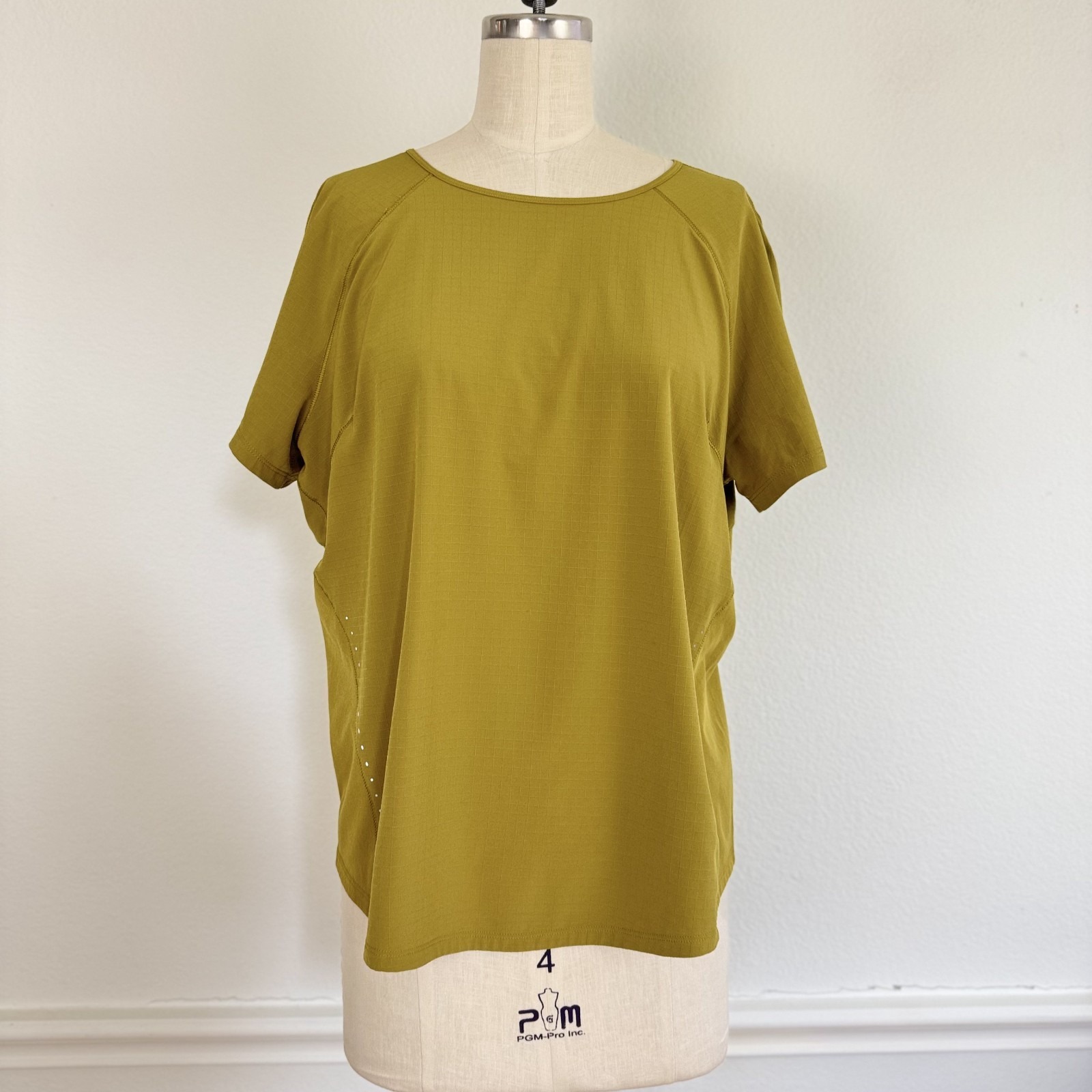 Lululemon Shirt Top Olive Green Short Sleeve Top Size 10 Workout Gym Athleisure